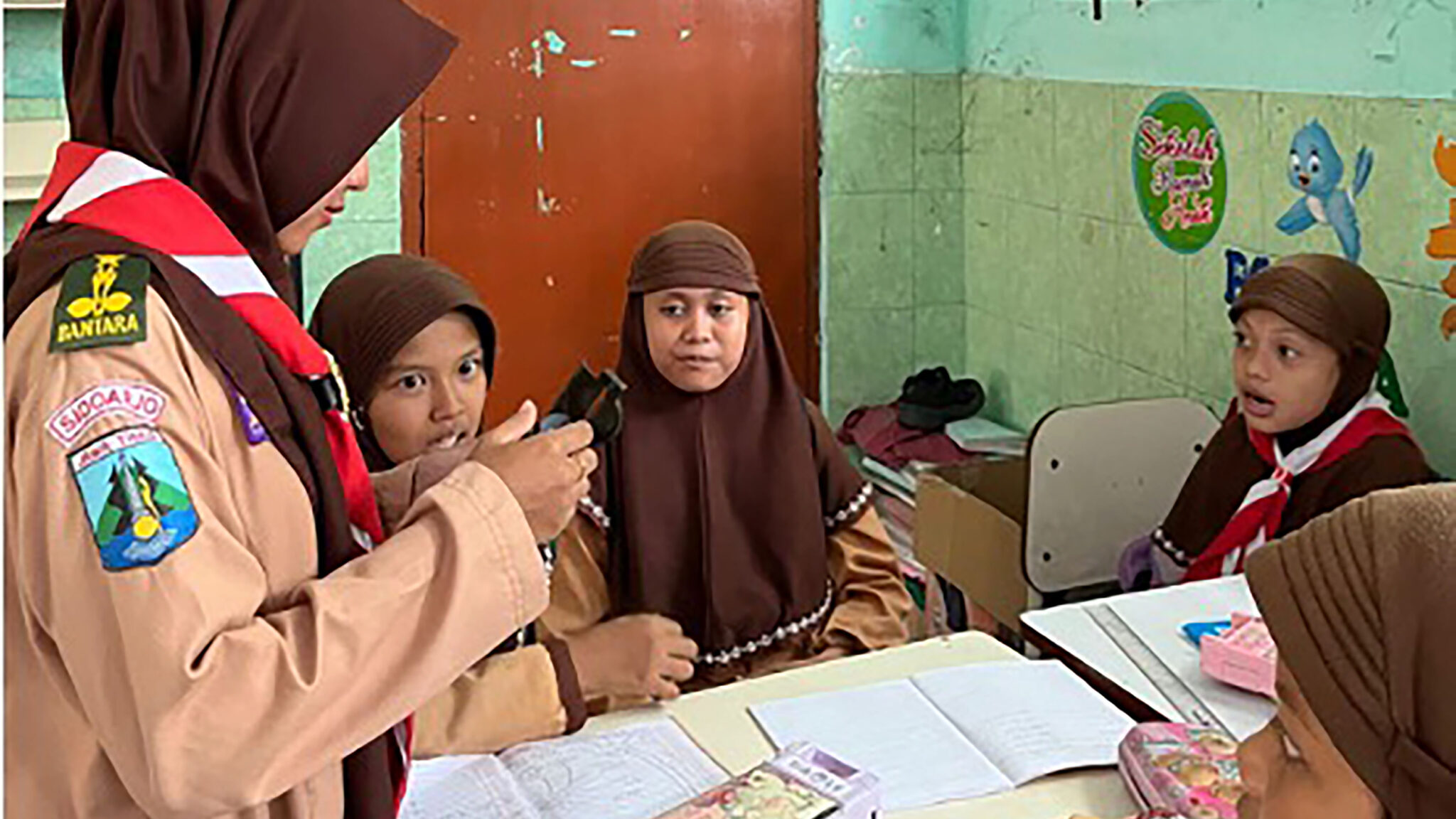 Asah Mental dan Materi, Pramuka Penegak SMA Islam Sidoarjo Terjun Magang ke Sekolah Mitra